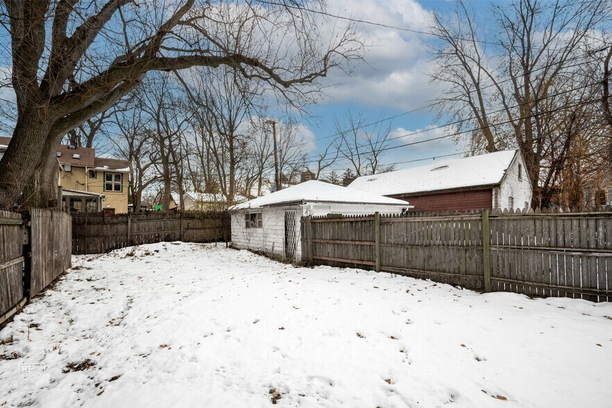 More Photos Of 2043 Asbury Ave, Evanston Apartments For Sale