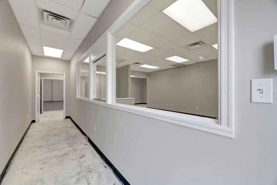 More Photos Of 28-30 W Ayre St, Wilmington Showroom For Lease