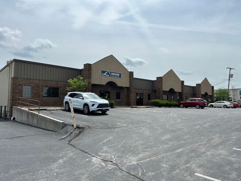 More Photos Of 2102-2112 W Vista, Springfield Light Manufacturing For Lease