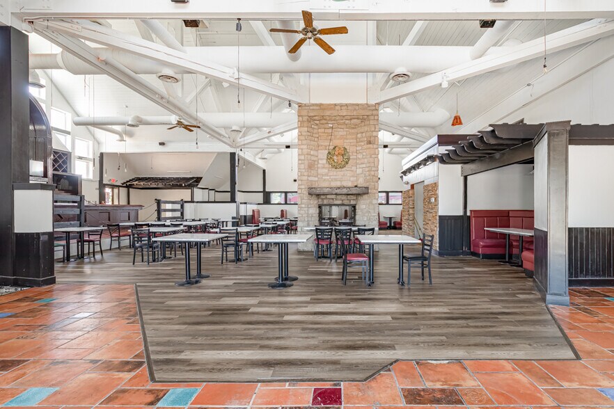 More Photos Of 5855 Frantz Rd, Dublin Restaurant For Sale