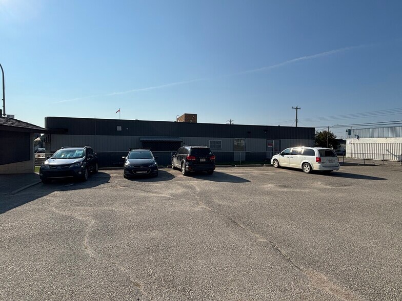 More Photos Of 502 50 St, Edson General Retail For Sale