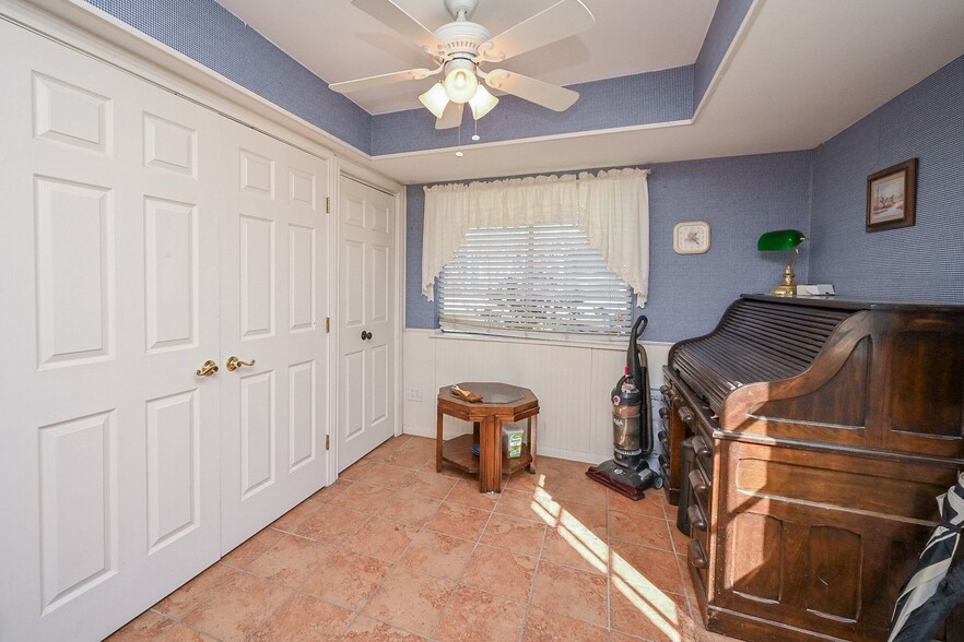 More Photos Of 18910 Carrot St, Spring Trailer Camper Park For Sale