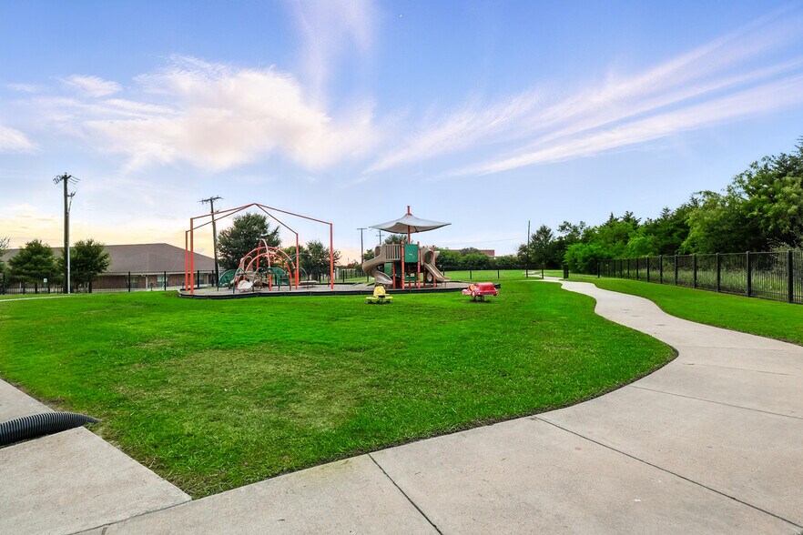 More Photos Of 1700 Cedar Run, Ennis Daycare Center For Sale