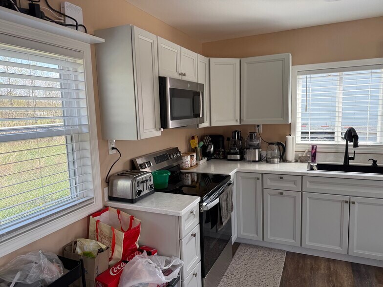 More Photos Of 4881 Pittsburgh Rd, Harrisville Light Distribution For Sale