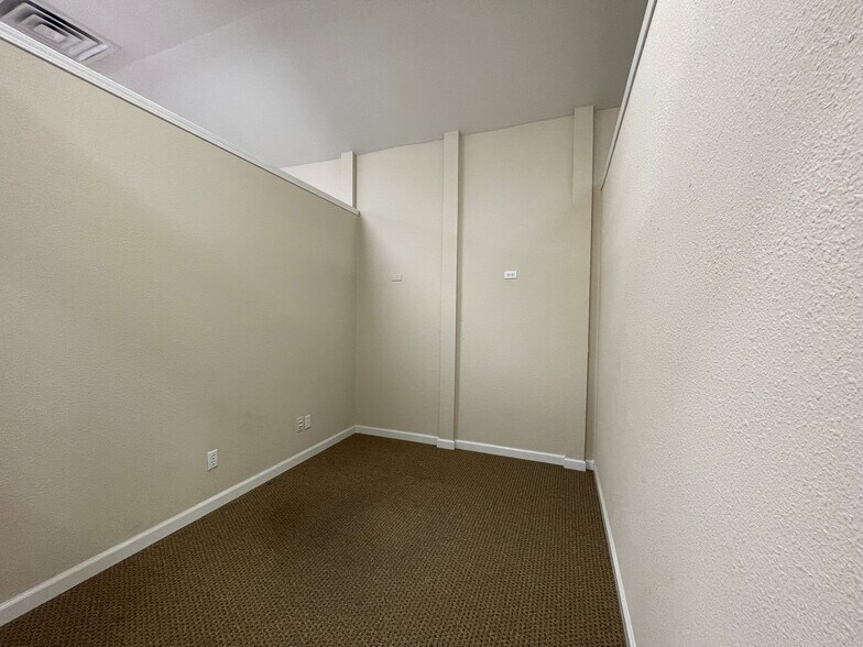 More Photos Of 130 W A St, Dixon Office For Lease