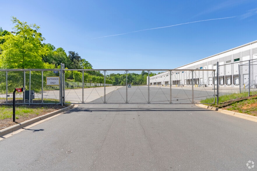 More Photos Of 10137 Horton Rd, Charlotte Distribution For Lease