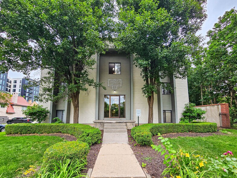 More Photos Of 415 S 38th St, Omaha Apartments For Sale