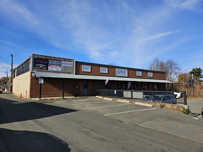 More Photos Of 725 Main St, Middletown Storefront For Lease