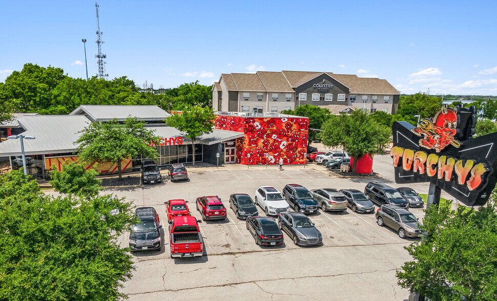 More Photos Of 1500 N Interstate 35, Round Rock Restaurant For Sale