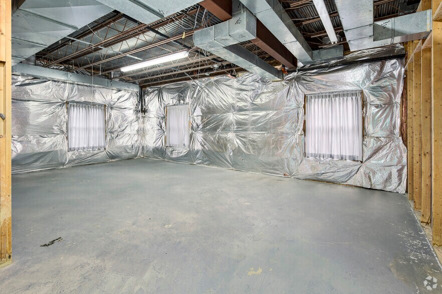 More Photos Of 1701 Financial Loop, Woodbridge Bank For Lease