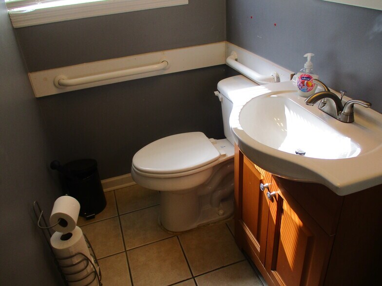 More Photos Of 1344 N 9th St, Griffin Religious Facility For Sale