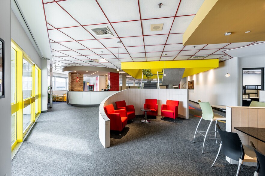 More Photos Of 1325 Hwy Trans-Canada, Dorval Office Residential For Sale