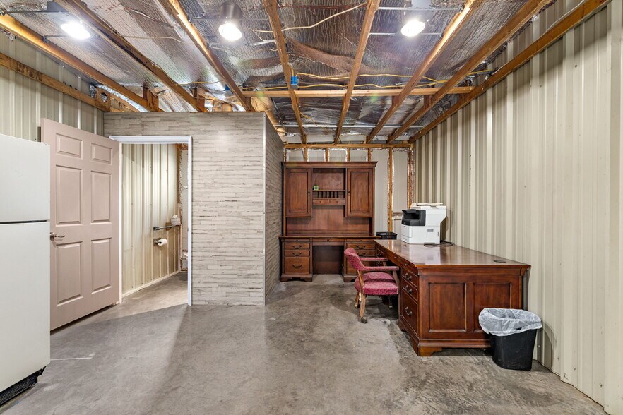 More Photos Of 354 County Road 172, Florence Flex For Sale