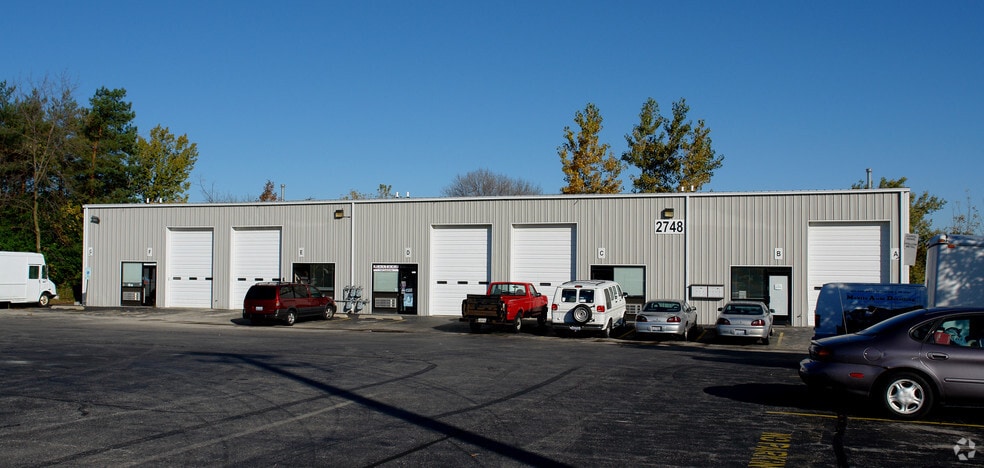 More Photos Of 2748 Grand Ave, Waukegan Warehouse For Lease
