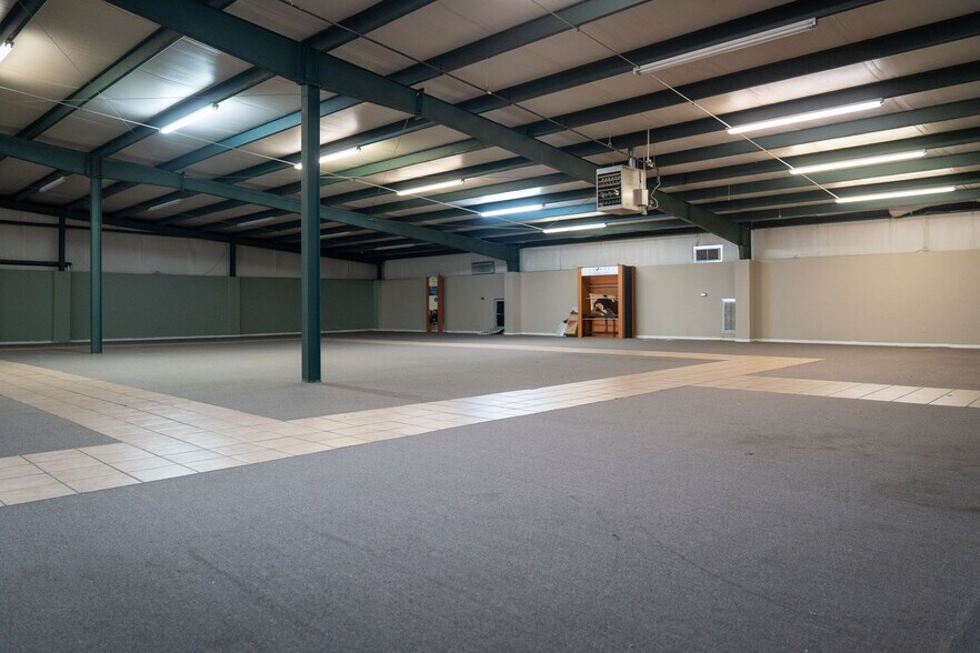 More Photos Of 1025 US 45, Starkville Service For Sale