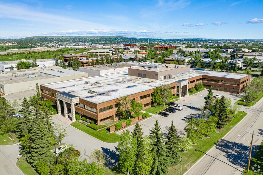 More Photos Of 2609 15 St NE, Calgary Office For Lease