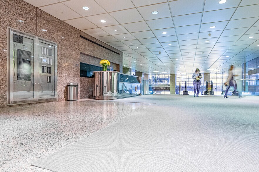 More Photos Of 95 Wellington St W, Toronto Office For Lease