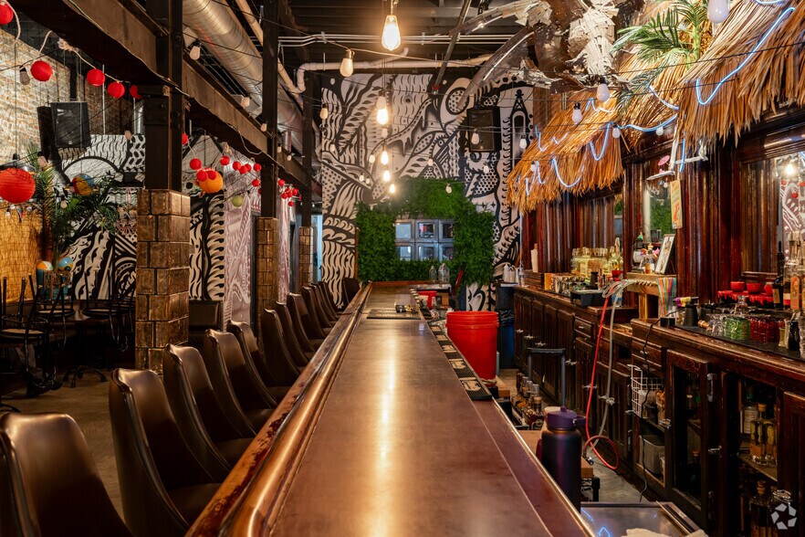 More Photos Of 2462-2472 Riopelle St, Detroit Storefront Retail Office For Sale