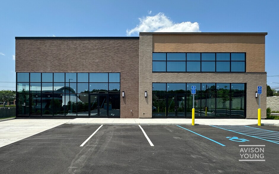 More Photos Of 677 Connecticut Ave, Norwalk Storefront For Lease