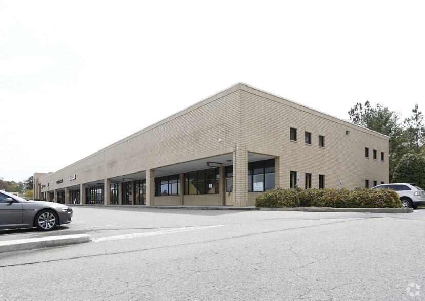 More Photos Of 102-400 Westwood Shopping Ctr, Fayetteville Unknown For Lease