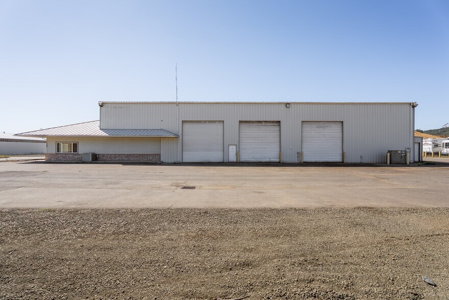 More Photos Of 180 Weyerhaeuser Dr N, Roseburg Warehouse For Sale