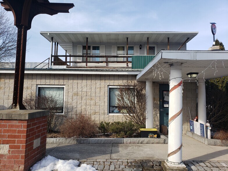 More Photos Of 11 River Rd, Glenmont Self Storage For Sale