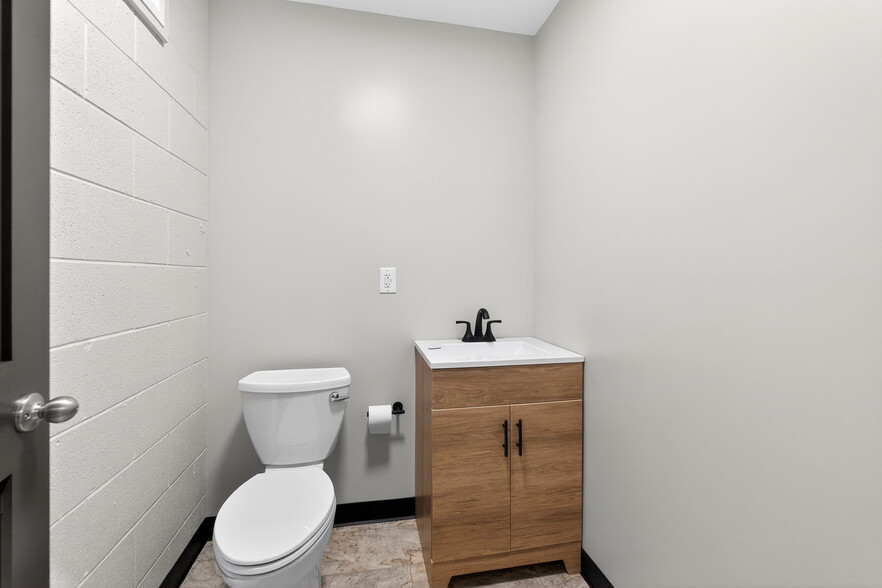 More Photos Of 1632-1644 Clara St, Columbus Warehouse For Lease