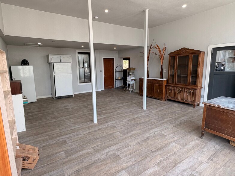 More Photos Of 1005 1st St, Moro Freestanding For Sale