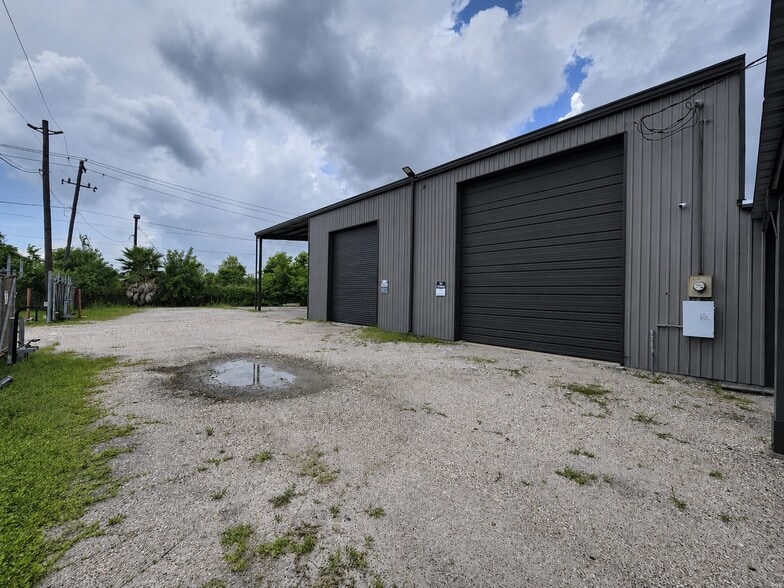 Primary Photo Of 1812 W D St, La Porte Truck Terminal For Lease