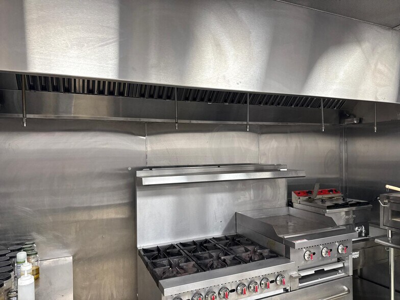 More Photos Of 4820 Augusta Rd, Garden City Freestanding For Lease