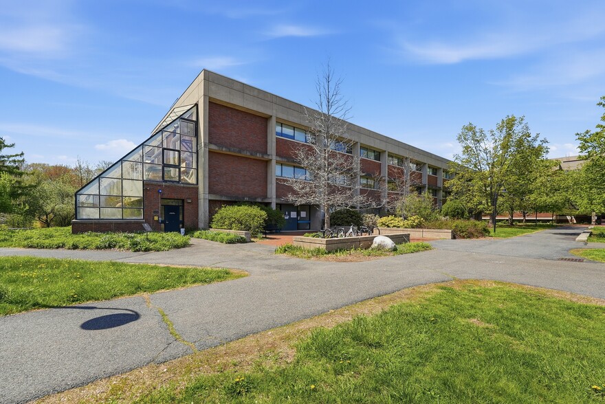 More Photos Of 893 West St, Amherst Schools For Sale