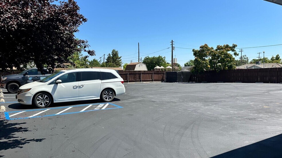 More Photos Of 421 E Center St, Manteca Medical For Lease