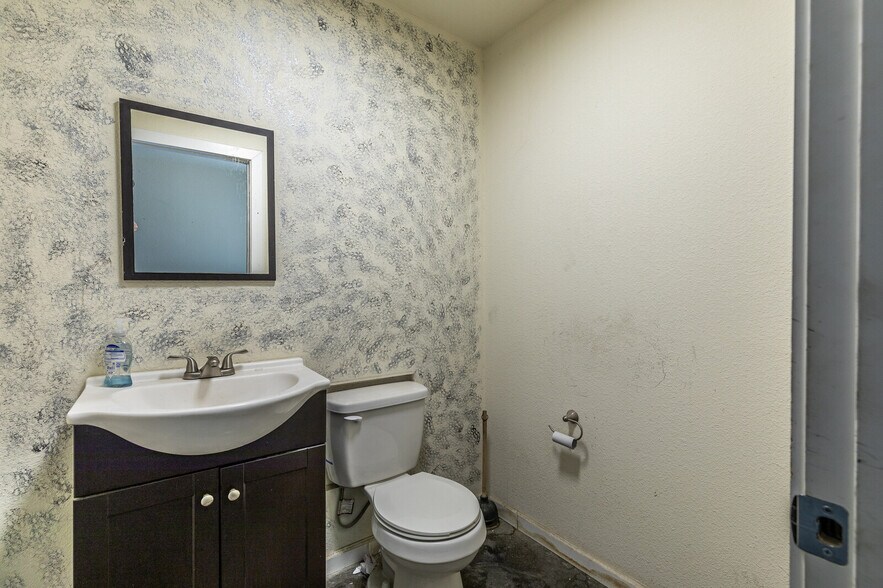 More Photos Of 118 Monroe St., Itasca Office For Lease