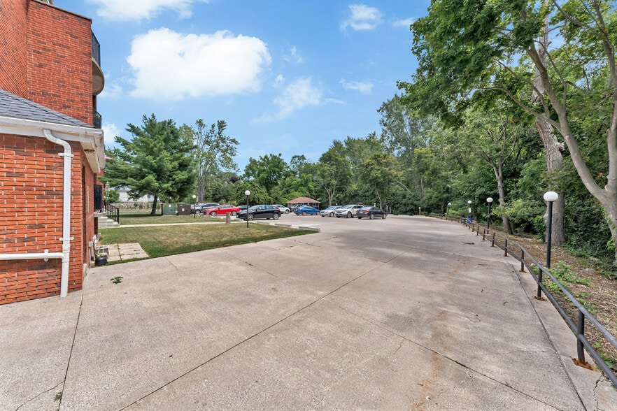 More Photos Of 109 Division St N, Kingsville Apartments For Sale