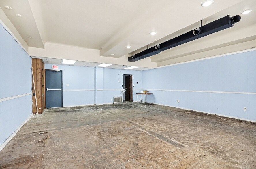 More Photos Of 1638 S Wayne Rd, Westland Storefront Retail Residential For Lease