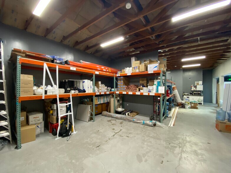 More Photos Of 7234 Owensmouth Ave, Canoga Park Freestanding For Lease
