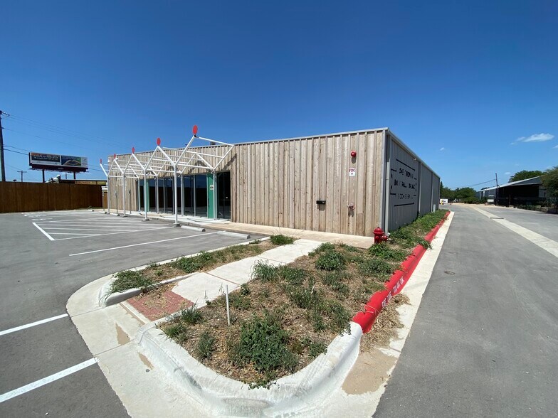 More Photos Of 443 Bastrop Hwy, Austin Flex For Lease