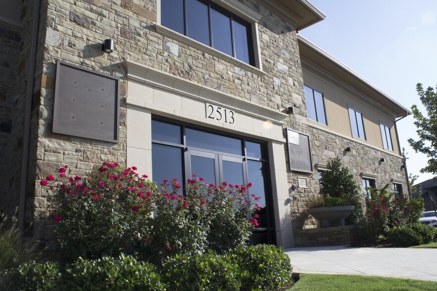 More Photos Of 2513 S Kelly Ave, Edmond Office For Lease