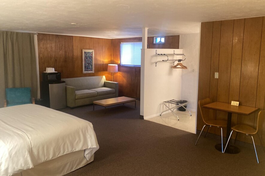 More Photos Of 1620 E Route 66 Blvd, Tucumcari Hotel For Sale