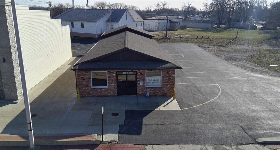More Photos Of 206 N Main St, Creve Coeur Freestanding For Lease