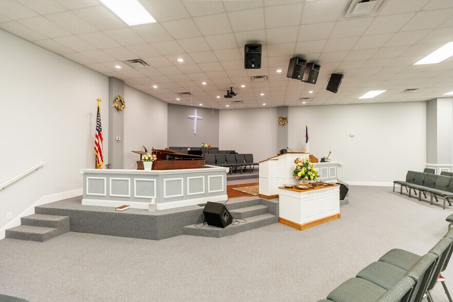 More Photos Of 37 E Main St, Lakeland Flex For Sale