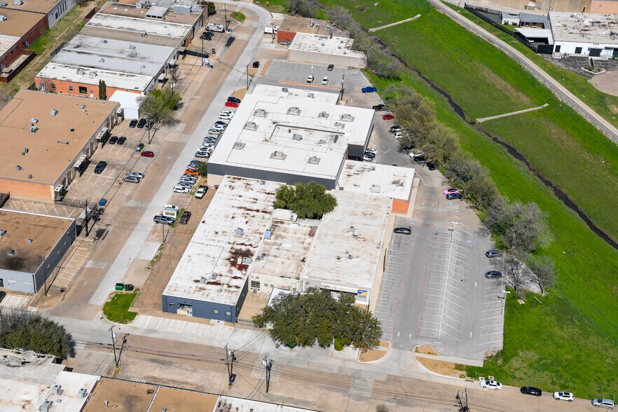 More Photos Of 2336 Farrington St, Dallas Office For Sale