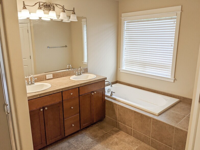 More Photos Of 7610-7640 Maebelle Ln NE, Salem Apartments For Sale