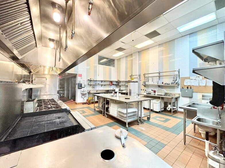 More Photos Of 47 Larkin St, Stamford Warehouse For Lease