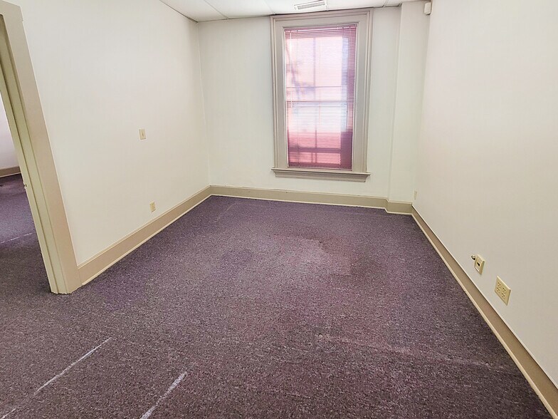 More Photos Of 1730 Madison Rd, Cincinnati Office For Sale