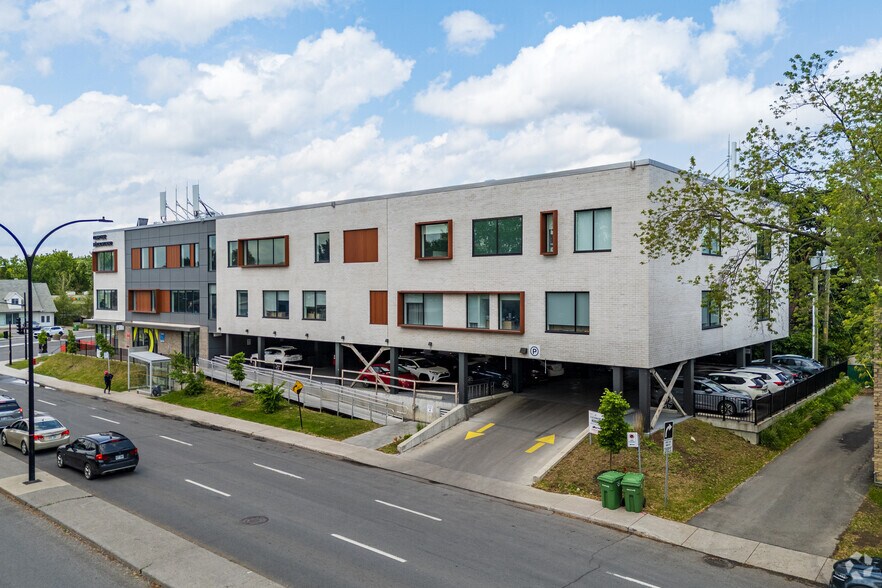 More Photos Of 12421 Boul Lacordaire Montréal N, Montreal-Nord Medical For Sale