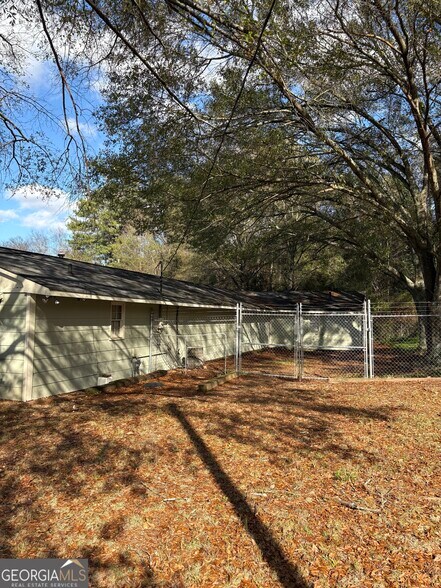 More Photos Of 12 Commerce Ct SE, Rome Flex For Sale