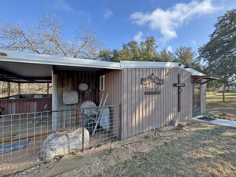 More Photos Of 702 E Schubert St, Fredericksburg Specialty For Sale