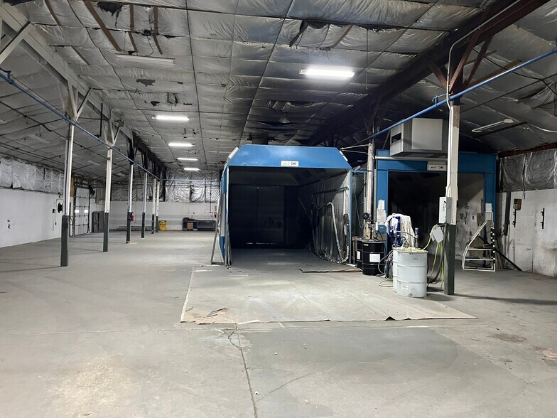 More Photos Of 300 E Chicago St, Syracuse Showroom For Lease