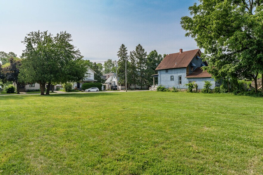 More Photos Of 415 N 3rd St, Rockford Light Distribution For Sale